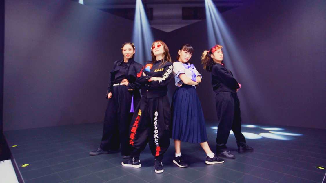 「DECORATION」ライブ映像より