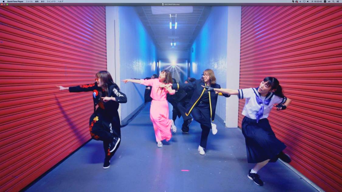 「DECORATION」ライブ映像より