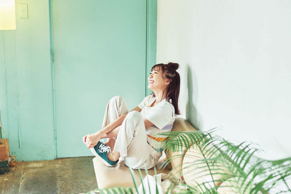 『斉藤朱夏 CALENDAR 2021.04-2022.03』より（Photo by Suguru Kumaki（io））