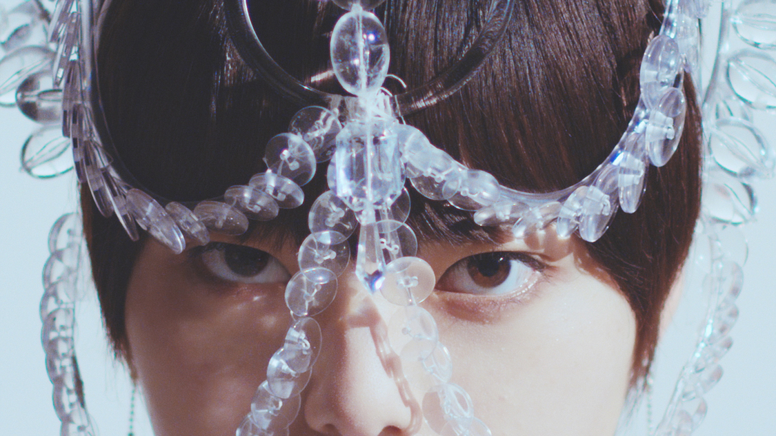 ANREALAGE A&Z 平手友梨奈 表紙に平手友梨奈を起用、アンリアレイジがブランドの18年を