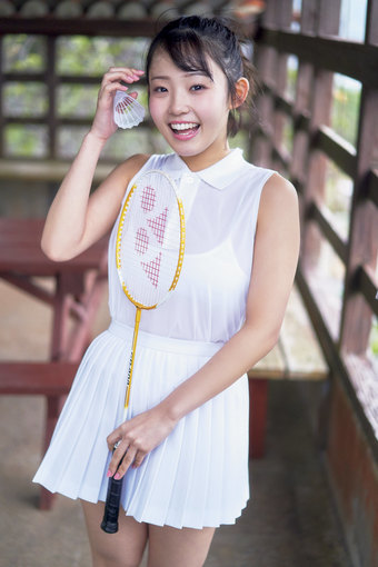 1000年に1度のロリ巨乳 花咲ひより1st写真集 Metamorphose 書泉 女性タレント写真集売上ランキング で1位獲得 Pop N Roll ポップンロール