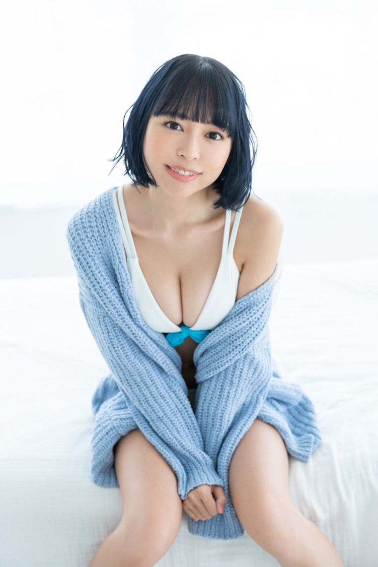 純情のアフィリア 寺坂ユミ、ゆるニット×ビキニで魅せる抜群のスタイル! 『Cream』巻末グラビア登場