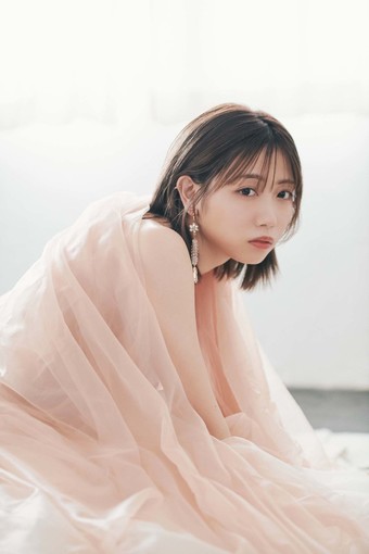 🍭 26時のマスカレイド 来栖りん、キャミワンピに透け感のある布を