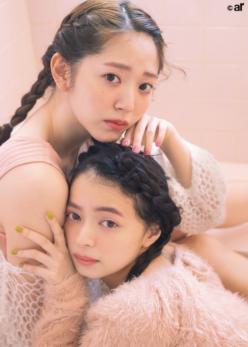 鈴木愛理&上國料萌衣(アンジュルム)、姉妹のようなペアルック披露! 『ar』登場