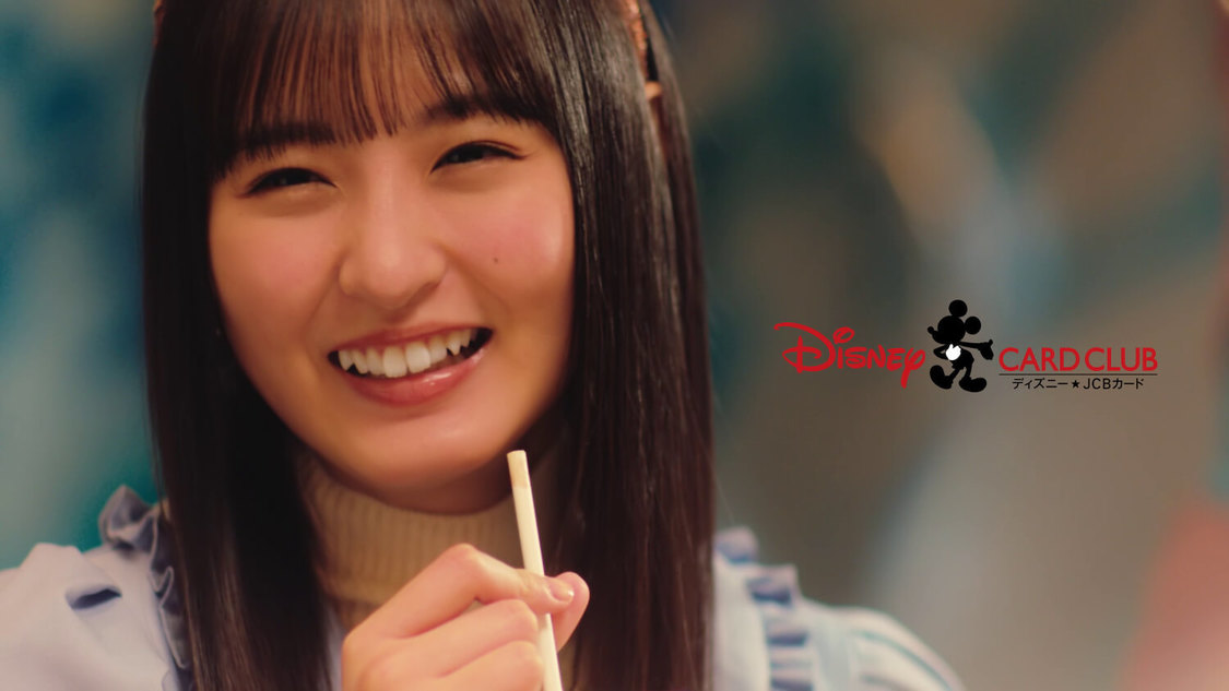 新TV-CM「東京ディズニーシーⓇ20周年記念カード」篇より（©Disney）