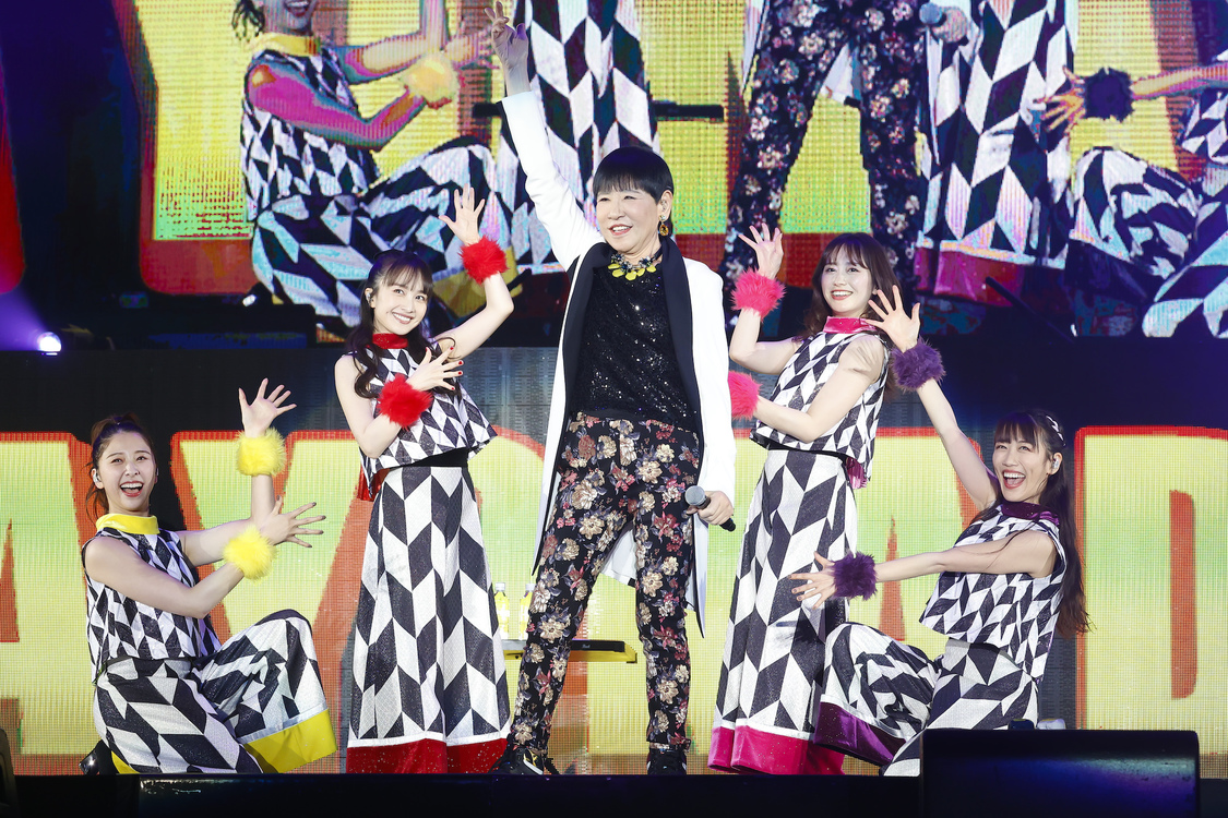 ももクロ イベントレポート ゲストに和田アキ子を迎えながら10周年の集大成を魅せた バレイベ 裏公演 Pop N Roll ポップンロール