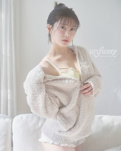 乃木坂46   伊藤純奈　1st写真集　unfussy RzT-
