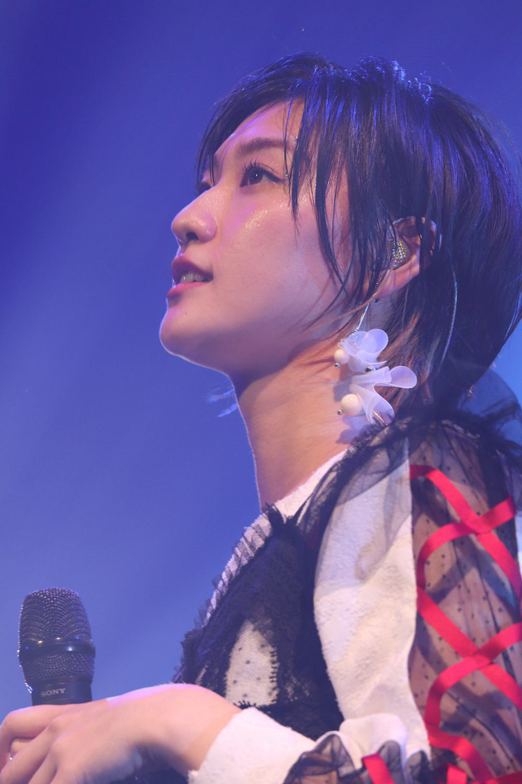 エビ中 小林歌穂［ライブレポート］スナックをテーマにアットホームな世界で魅了した生誕ソロライブ「私らしくゆっくりとのほほんと大人になっていきたい」