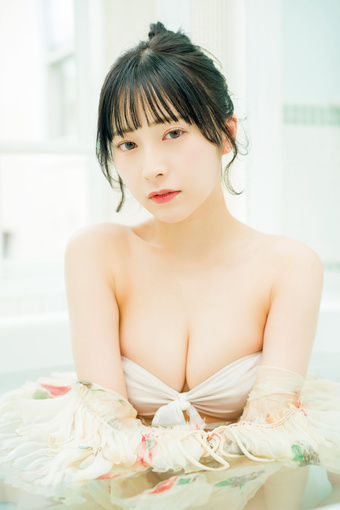 🍭 yosugala 汐見まとい、“アイドルになった日”をテーマに4種の水着と