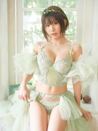 🍭 えなこ、天使姿で魅せる至福の美ボディ！ 『ヤングアニマルWeb