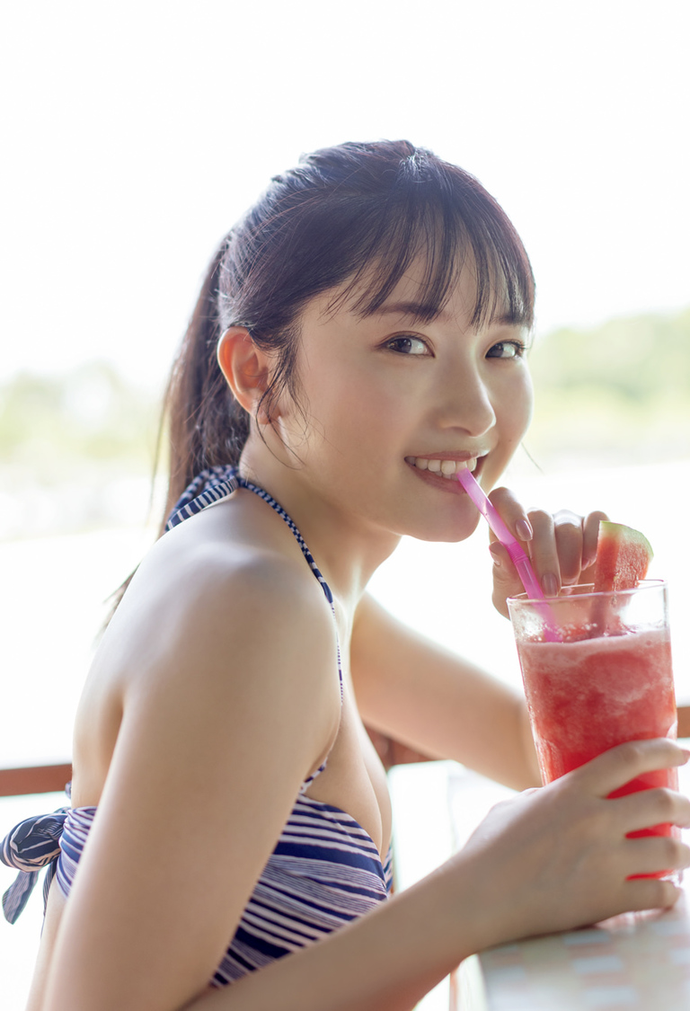 🍭 森戸知沙希、10年の成長を表現！ デビュー10周年記念写真集発売