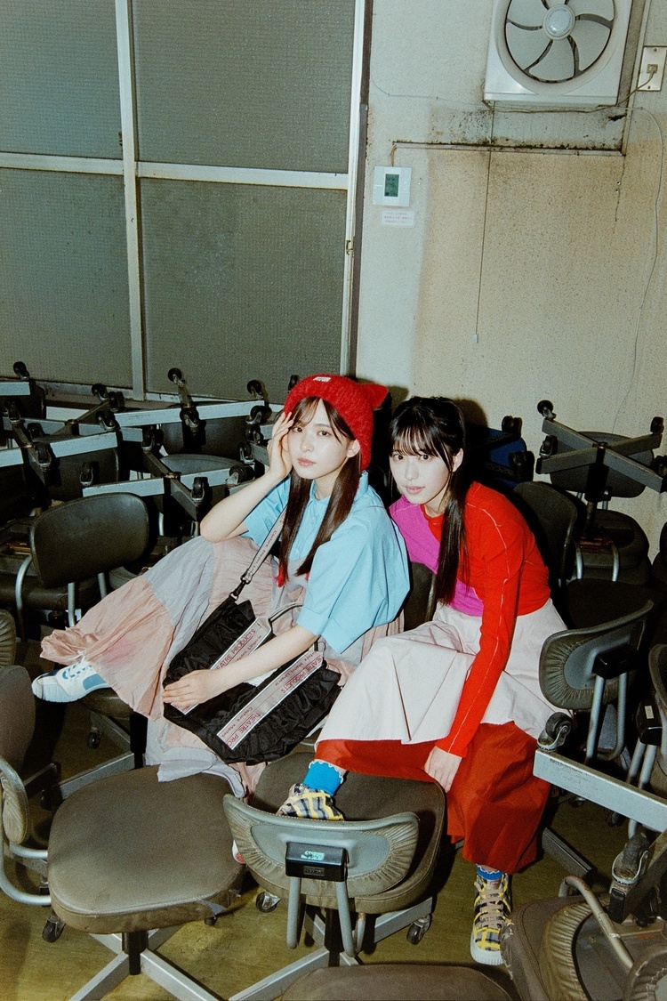 櫻坂46遠藤理子&村井優、「B.L.T.12月号」表紙巻頭に登場 井上梨名の卒業特集、乃木坂46・6期生新連載も