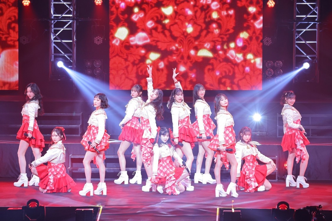 Juice=Juice、武道館公演で1万人のファンを魅了！「盛れ！ミ・アモーレ」の『THE FIRST TAKE』プレミア公開も［ライブレポート］