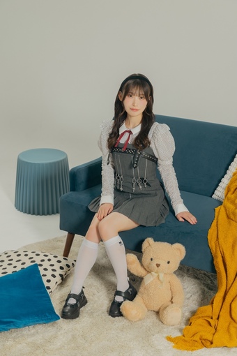 🍭 村重杏奈、初グラビア写真集『びびぐら』のグッズオンラインくじ