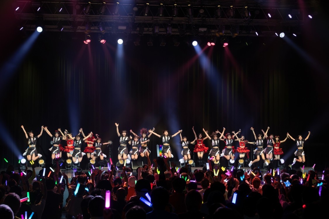 ハロプロ研修生、定期公演で14名が冬曲熱演！ゲストと競演［ライブレポート］