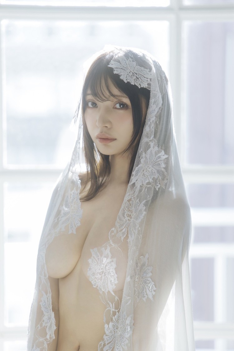 似鳥沙也加、完全受注版フォトブック『Che:Re』3月27日発売