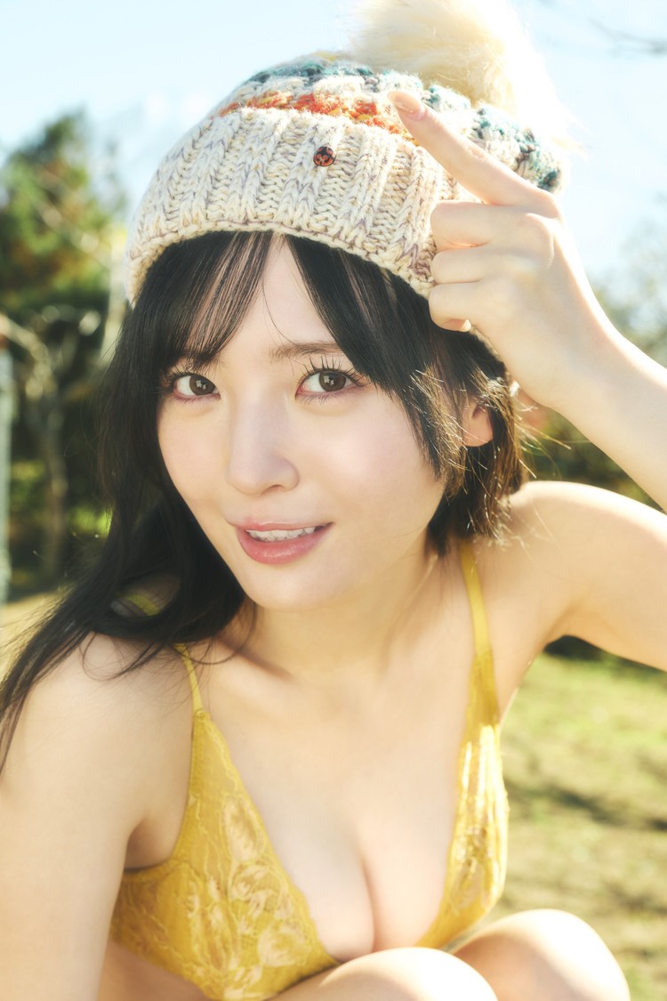 由良ゆら、週プレ5回目の登場で冬キャンプ満喫！　(c)集英社／高橋慶佑