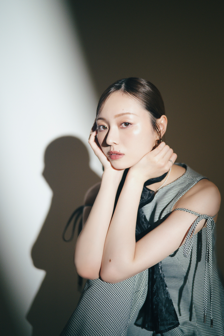 【Pop'n'Rollグラビア】シゴデキだが恋に不器用な主人公を演じる梅澤美波にインタビュー