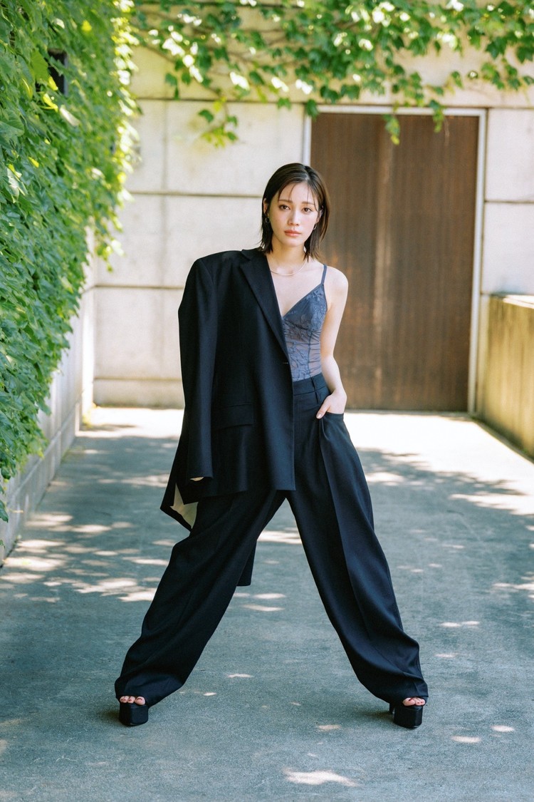 中村ゆりか、俳優デビュー15周年を記念した写真集を5月20日に発売！