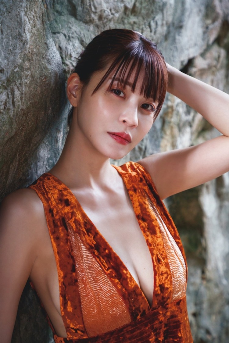 岸明日香、デビュー15周年記念の5冊目写真集『Trajectory』5月22日発売決定！