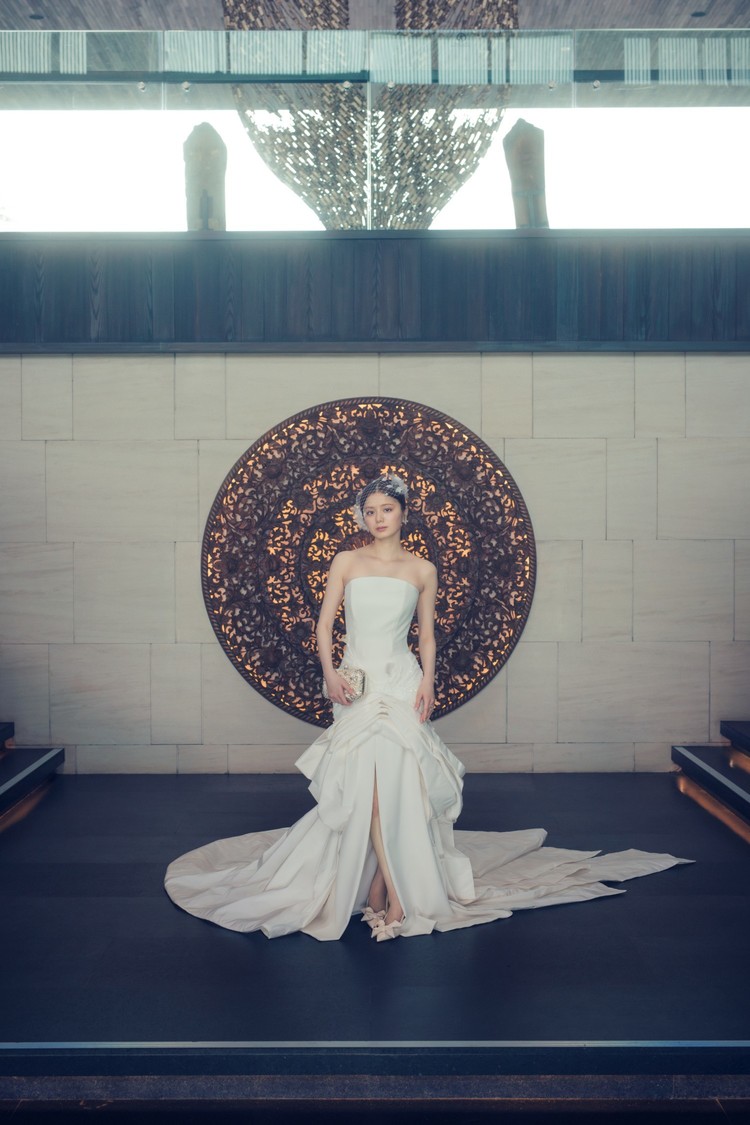 紺野彩夏、バリで輝く花嫁姿！『ゼクシィ海外ウエディング』表紙に初登場