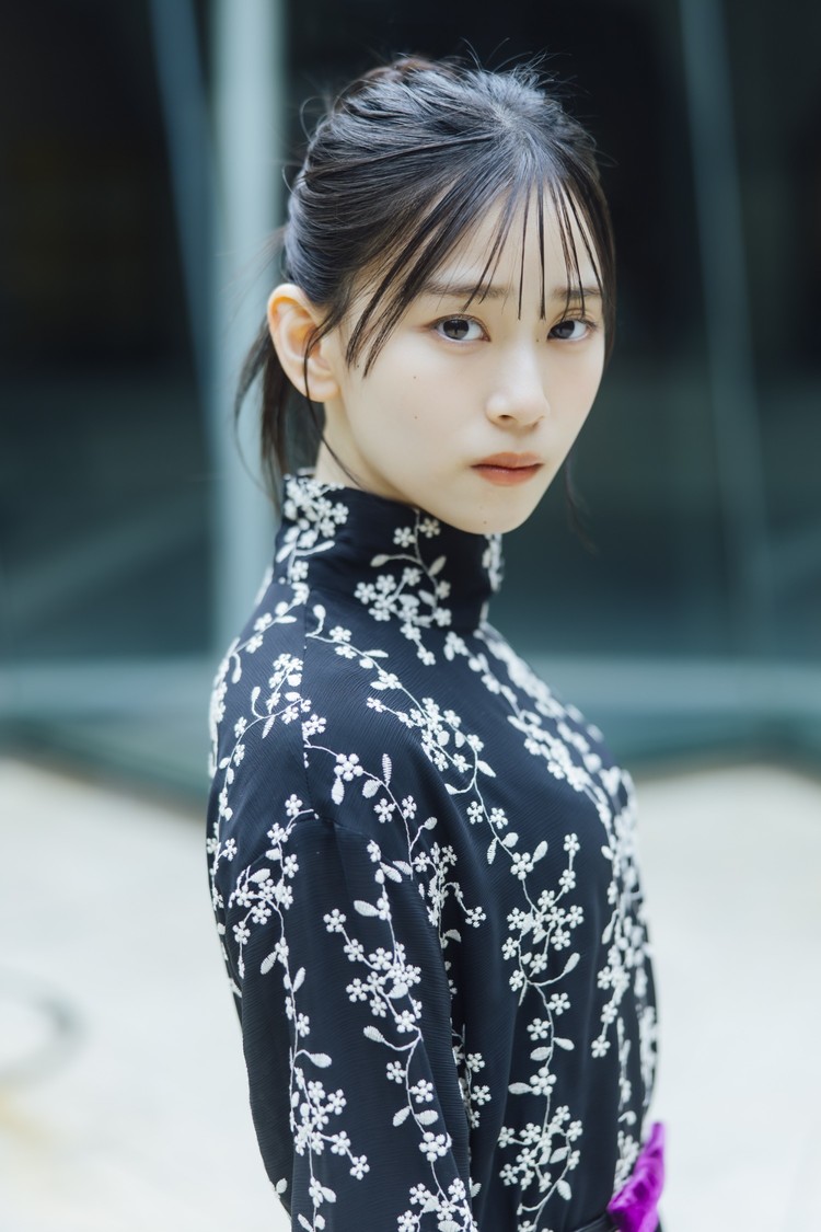 櫻坂46・山下瞳月、計35P・26,000字の大特集で4月28日発売『B.L.T.』表紙に登場！