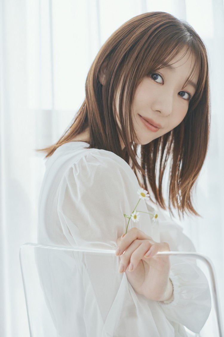 柏木由紀、「シアワセ記念日」6月17日リリース！新アー写＆JK写、本人作詞カップリング曲解禁