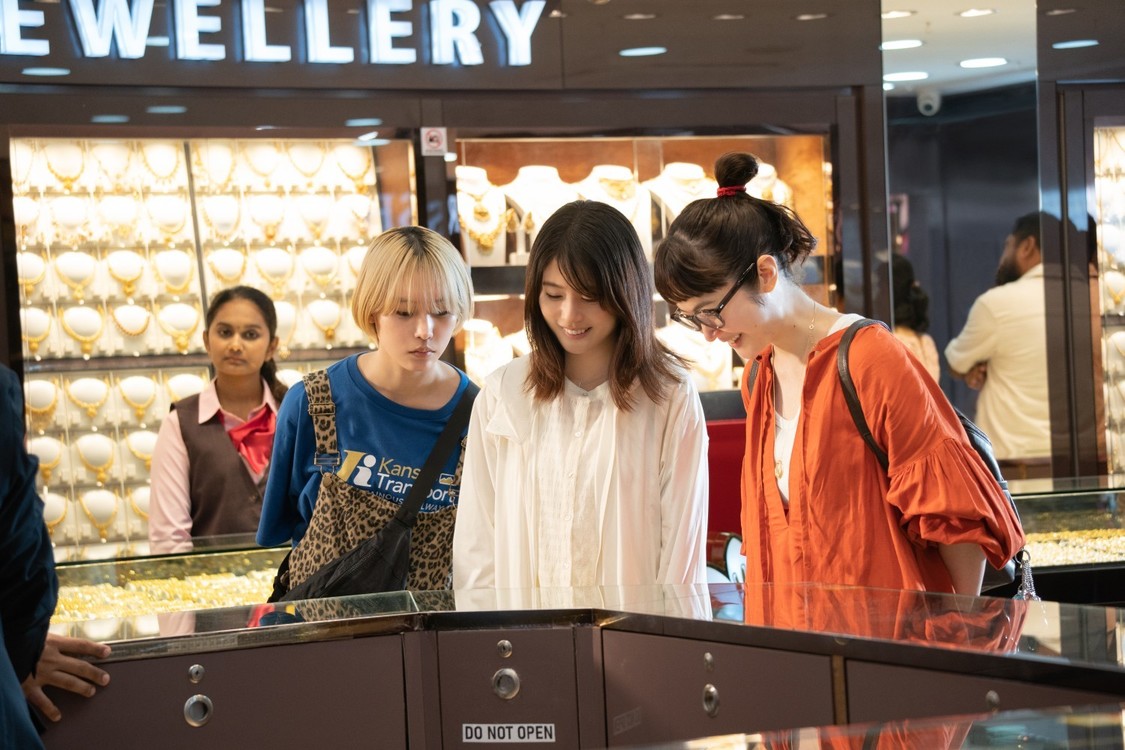有村架純、黒木華、南沙良、映画『マジカル・シークレット・ツアー』シンガポール本編映像解禁!