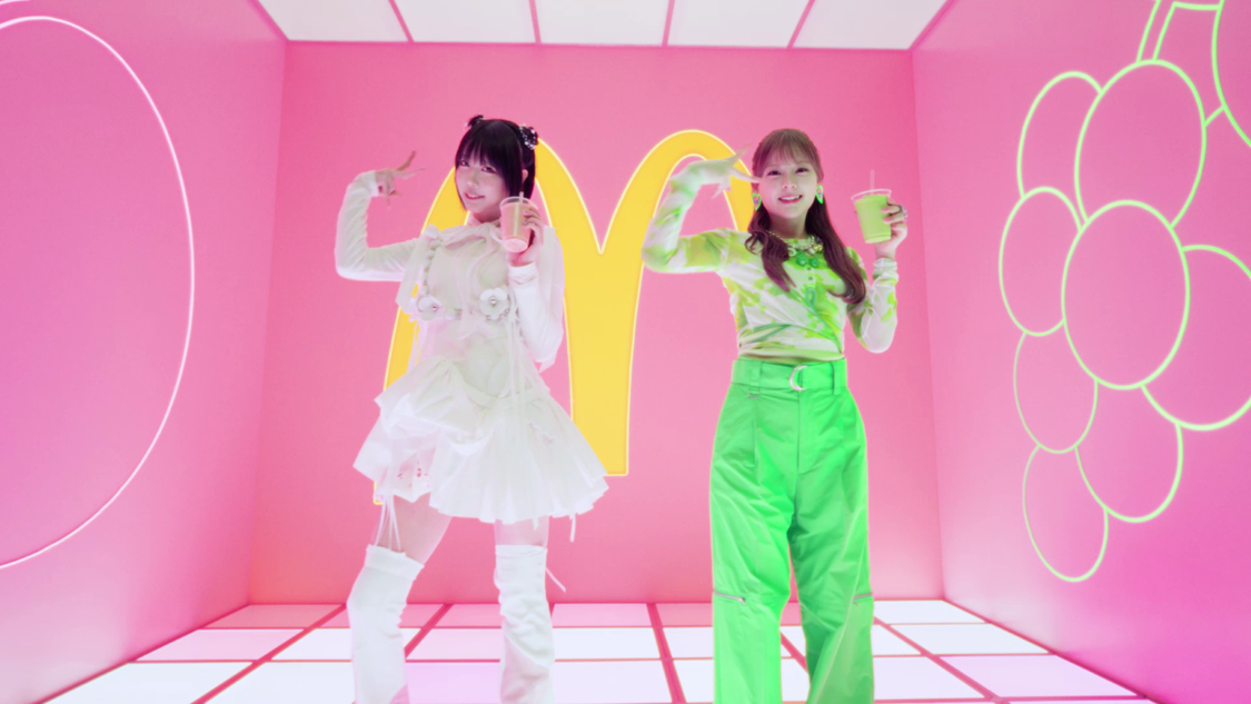 あの、齊藤なぎさ、新TVCMで1年ぶりの共演！「One Night Carnival」の替え歌で息ぴったりなダンスを披露
