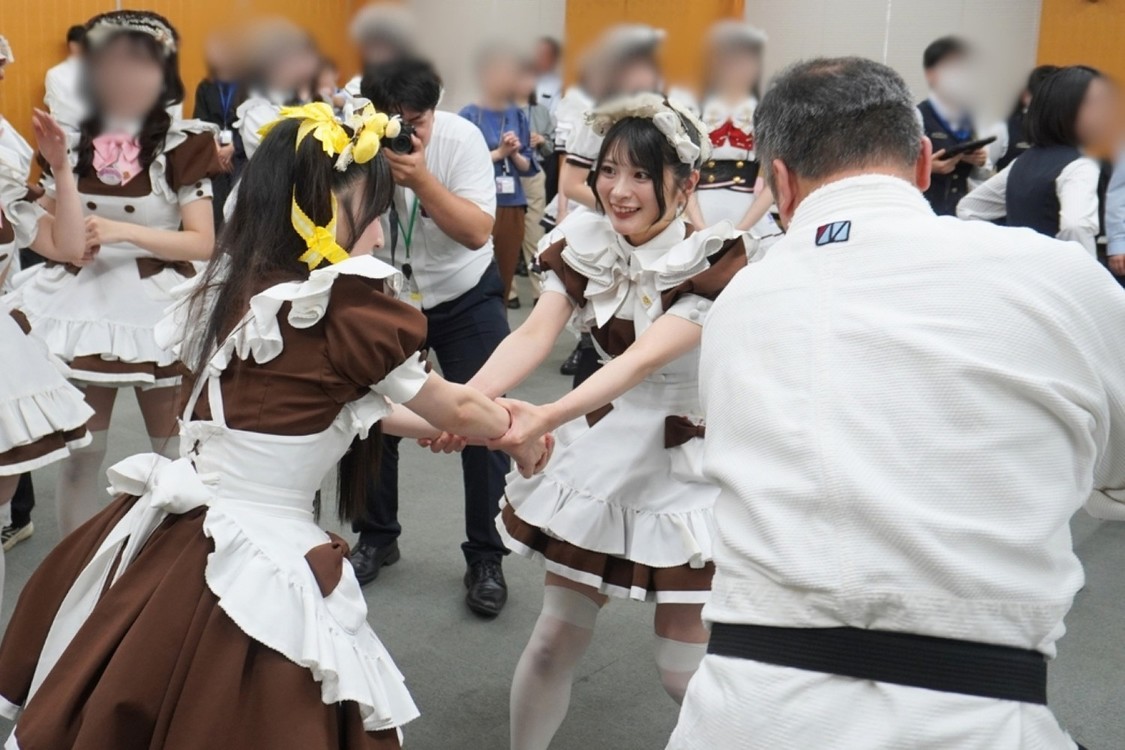 あっとほぉーむカフェ、防犯イベントで護身術など実践！