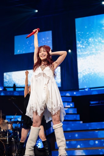 🍭 村重杏奈、初グラビア写真集『びびぐら』のグッズオンラインくじ