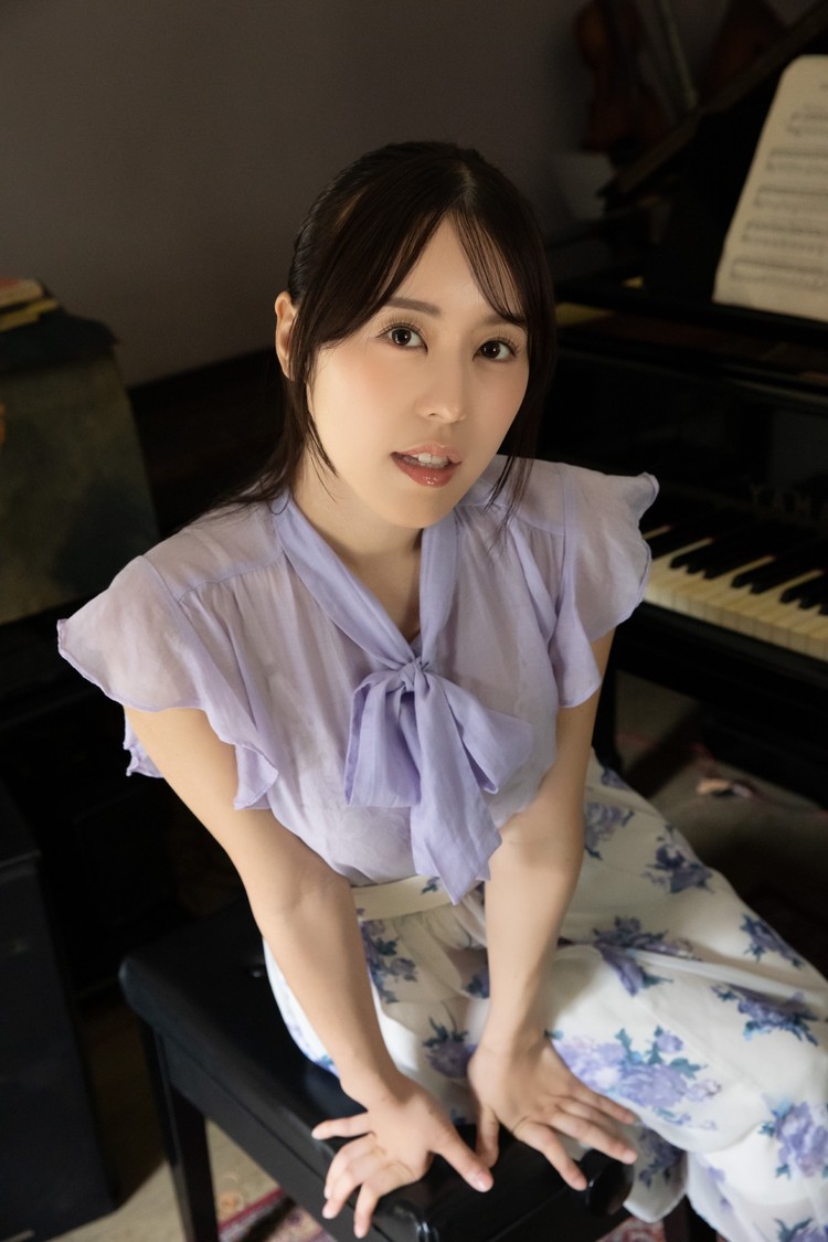 音羽美奈、Hカップの芸術的プロポーションで「週刊FLASH」初登場！