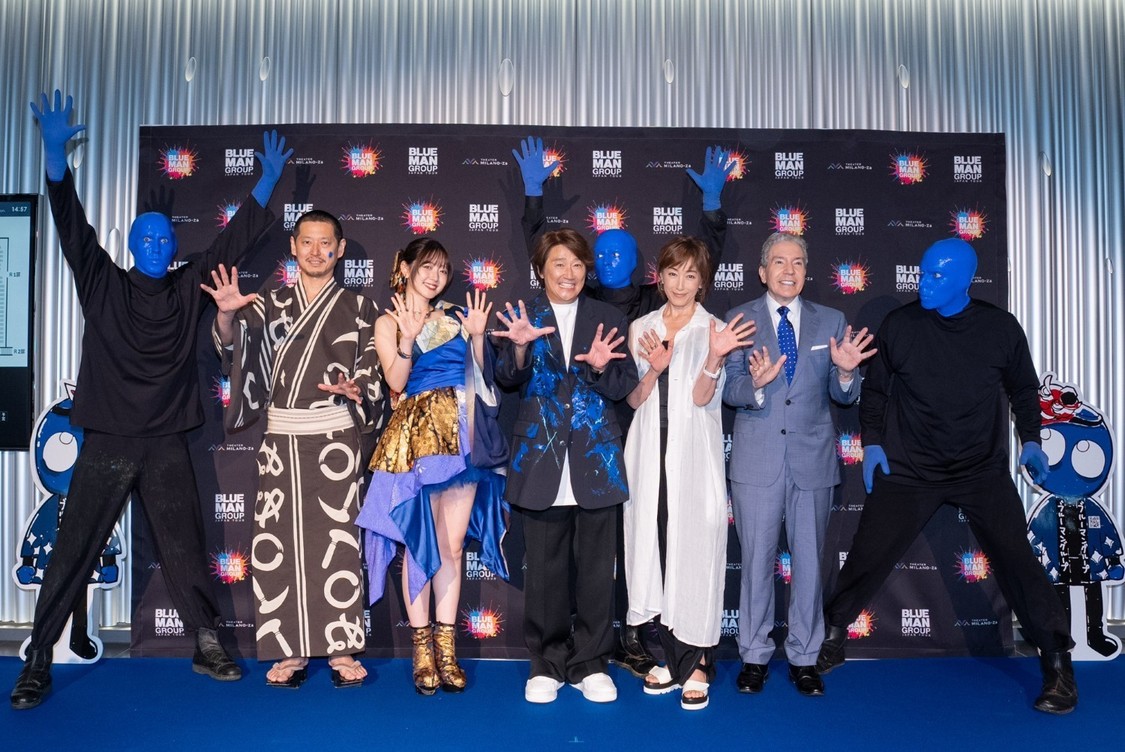 近藤真彦や鈴木愛理ら、ブルーマングループ35周年新宿公演で豪華共演！
