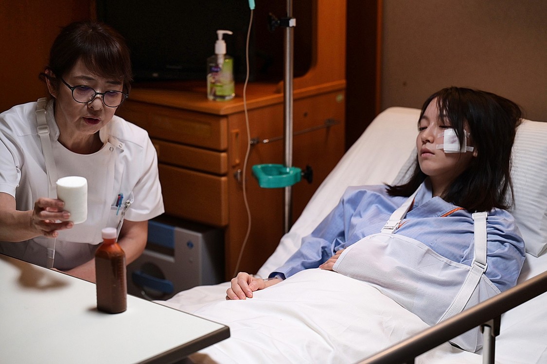 吉岡里帆×奈緒W主演映画『シャドウワーク』、本編映像&新場面写真解禁!