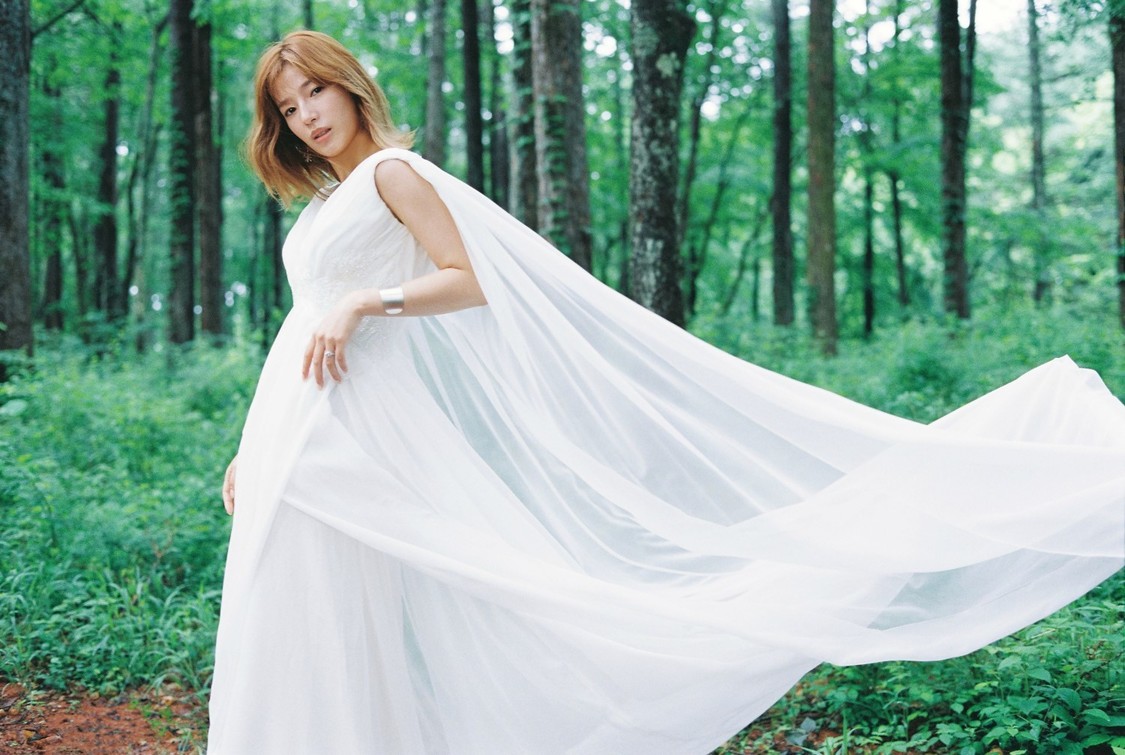 石井杏奈、『ゼクシィ国内リゾートウエディング』表紙登場！