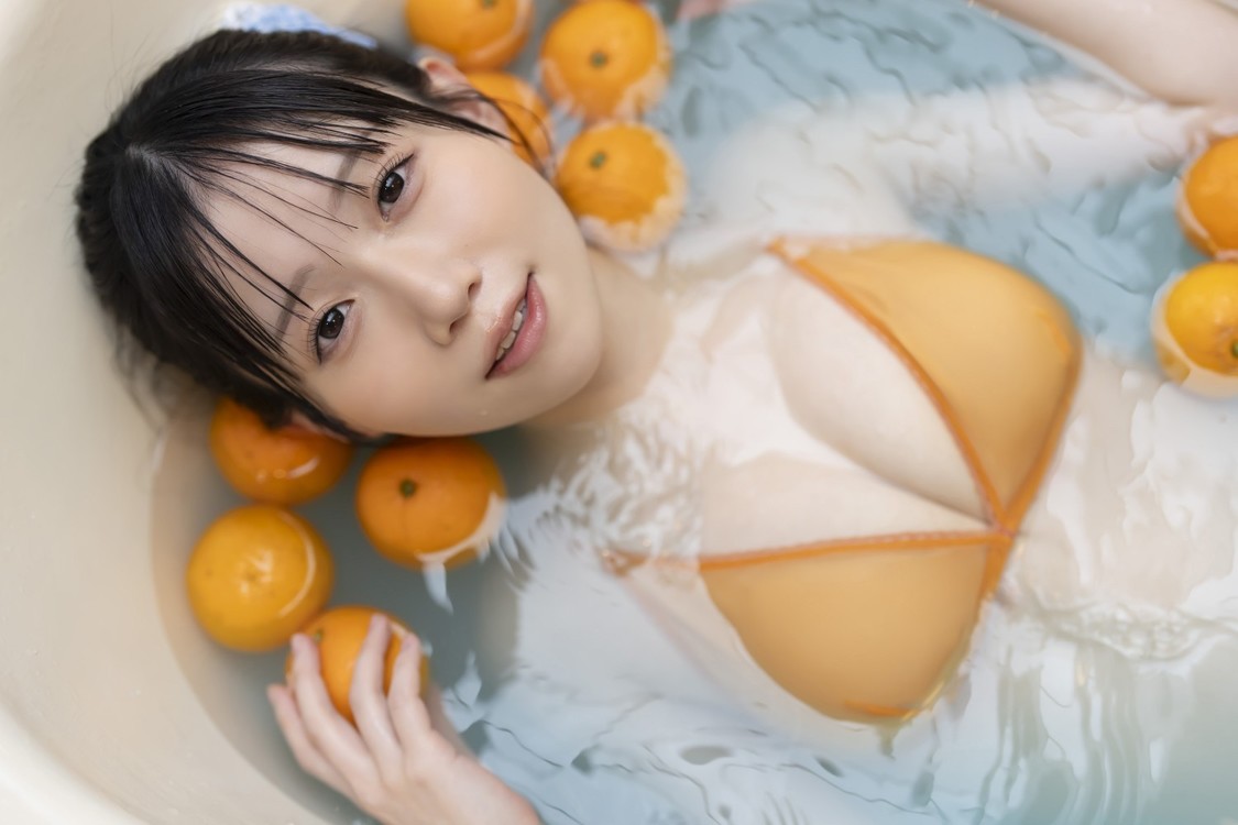 ドラマチックレコード・新居歩美、1st写真集『あゆちひとくち』10月23日発売決定！