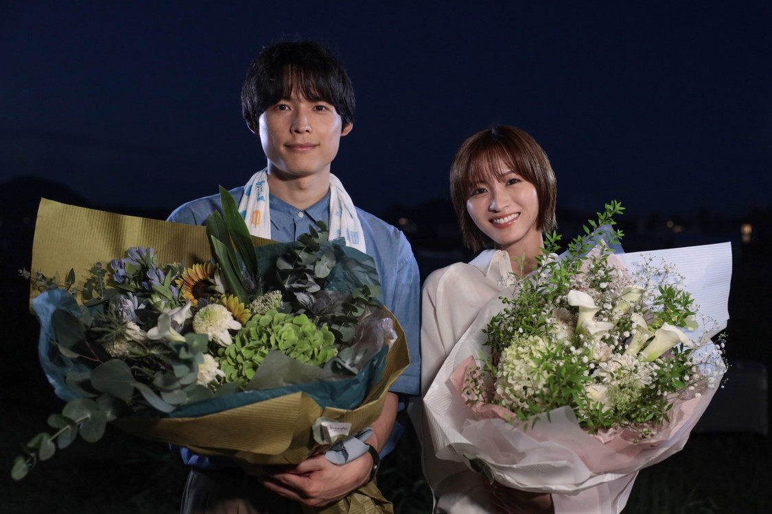 松村北斗・岡崎紗絵、ドラマ『告白-25年目の秘密-』クランクアップ!