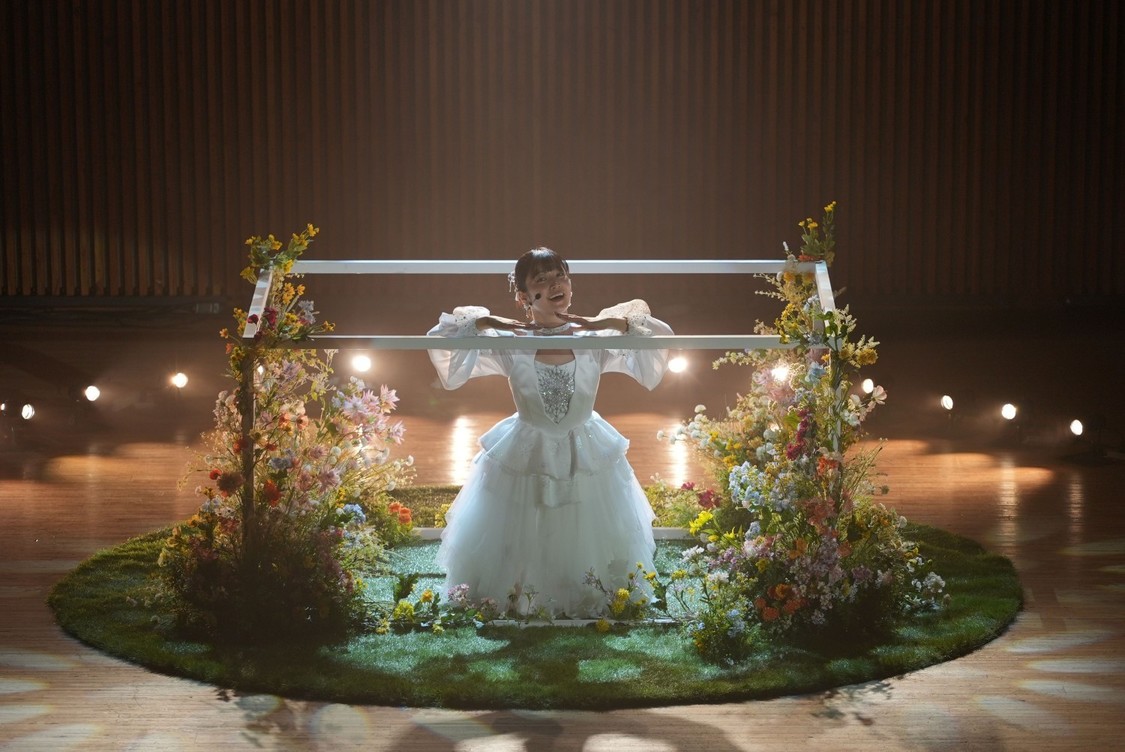 深川麻衣、映画『逃げろお嬢さん』でアイナ・ジ・エンド振付のアイドル曲披露！