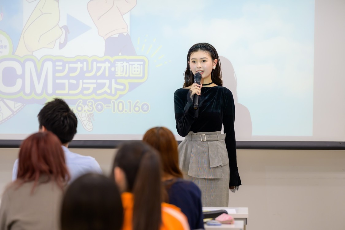 長浜広奈、「出張キャラバン」で学生とCMシナリオ考案!