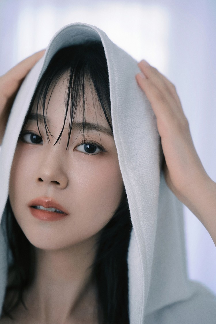 KARAのハン・スンヨン、20周年に向け10年ぶりの写真集発売決定！生まれ育った韓国で魅せる“アーティスト”と“素顔”の二面性