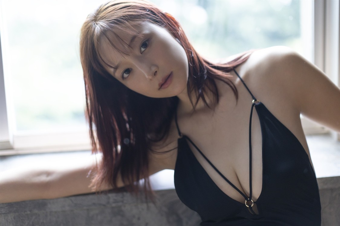 山崎あみ、待望の卓上カレンダー12月4日発売決定！