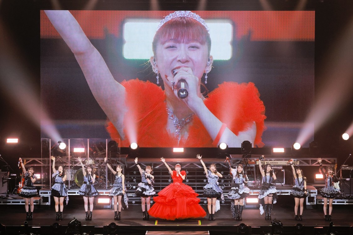 つばきファクトリー、秋山眞緒卒業公演で約7500名動員！［ライブレポート］　