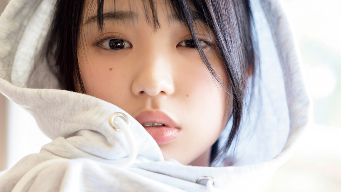 矢野ななか、圧倒的透明感で魅せる煌めく美スタイル！ 『FLASH』登場